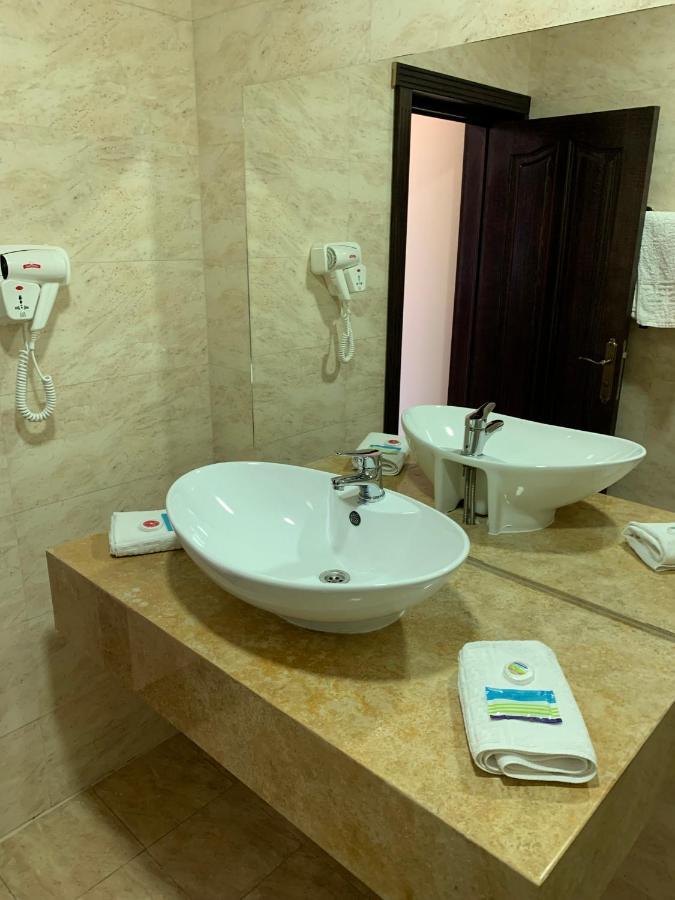 Laura Holiday Hotel Brăila Eksteriør billede