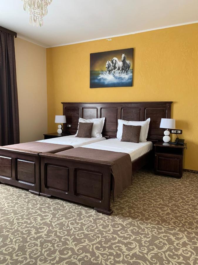 Laura Holiday Hotel Brăila Eksteriør billede