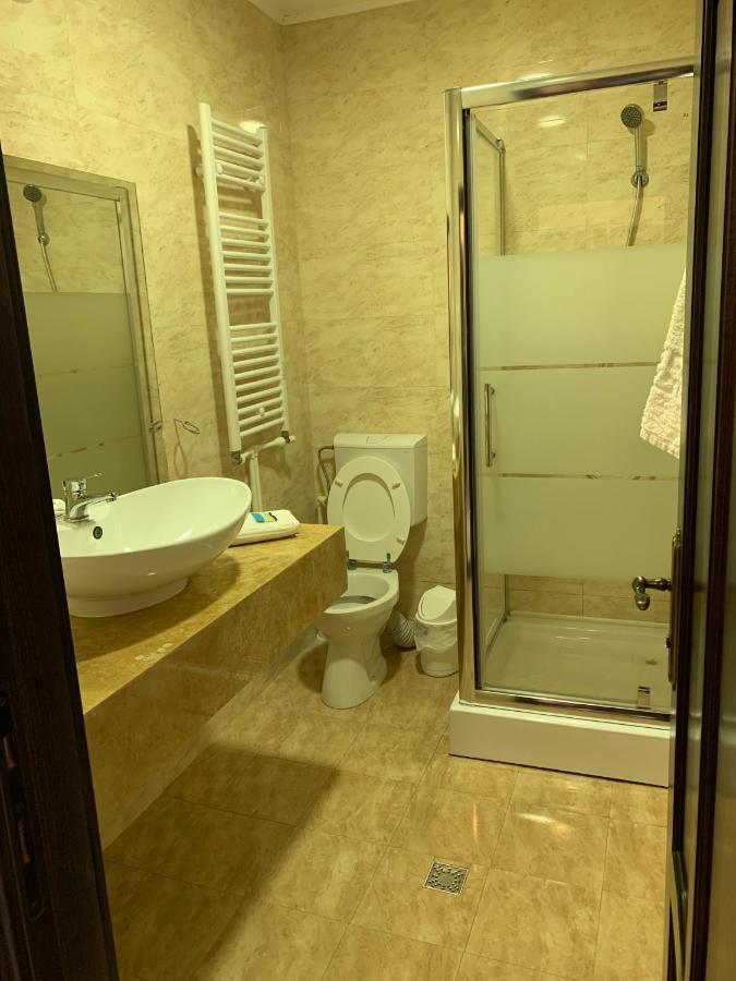 Laura Holiday Hotel Brăila Eksteriør billede