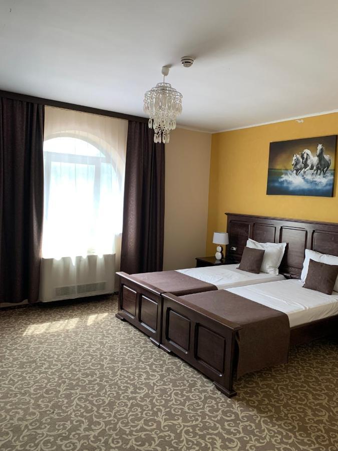 Laura Holiday Hotel Brăila Eksteriør billede