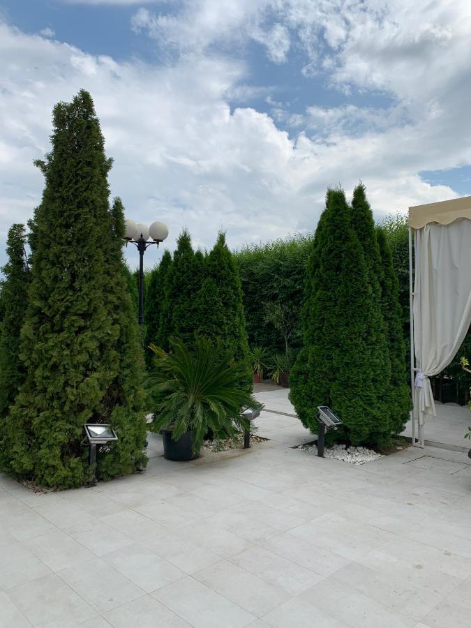 Laura Holiday Hotel Brăila Eksteriør billede