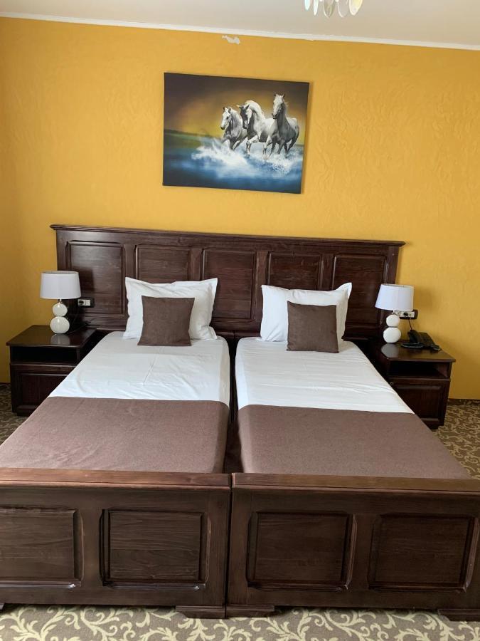 Laura Holiday Hotel Brăila Eksteriør billede