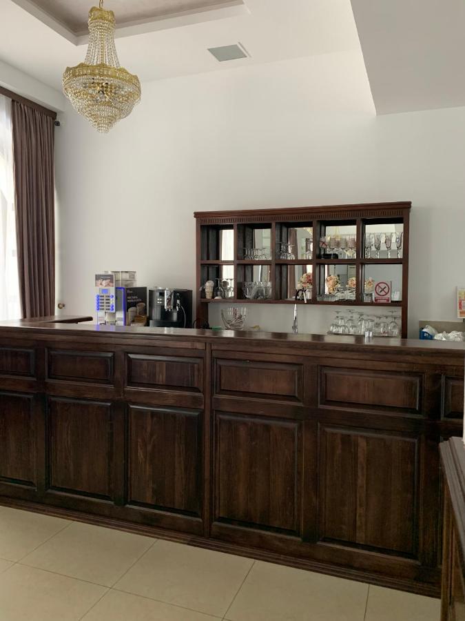 Laura Holiday Hotel Brăila Eksteriør billede
