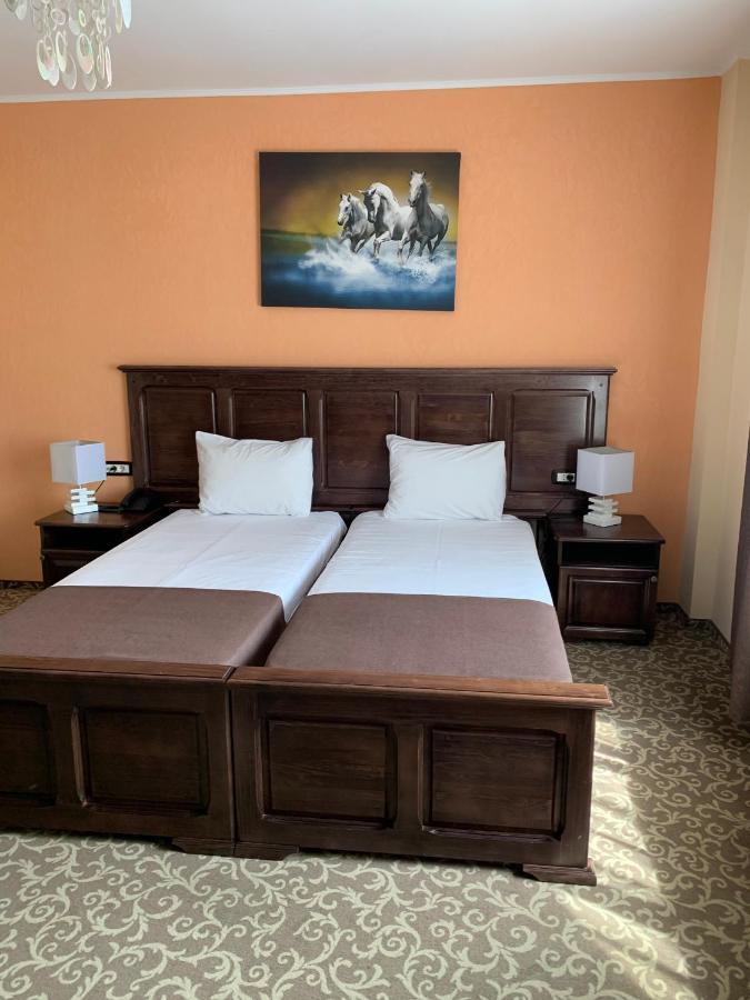 Laura Holiday Hotel Brăila Eksteriør billede