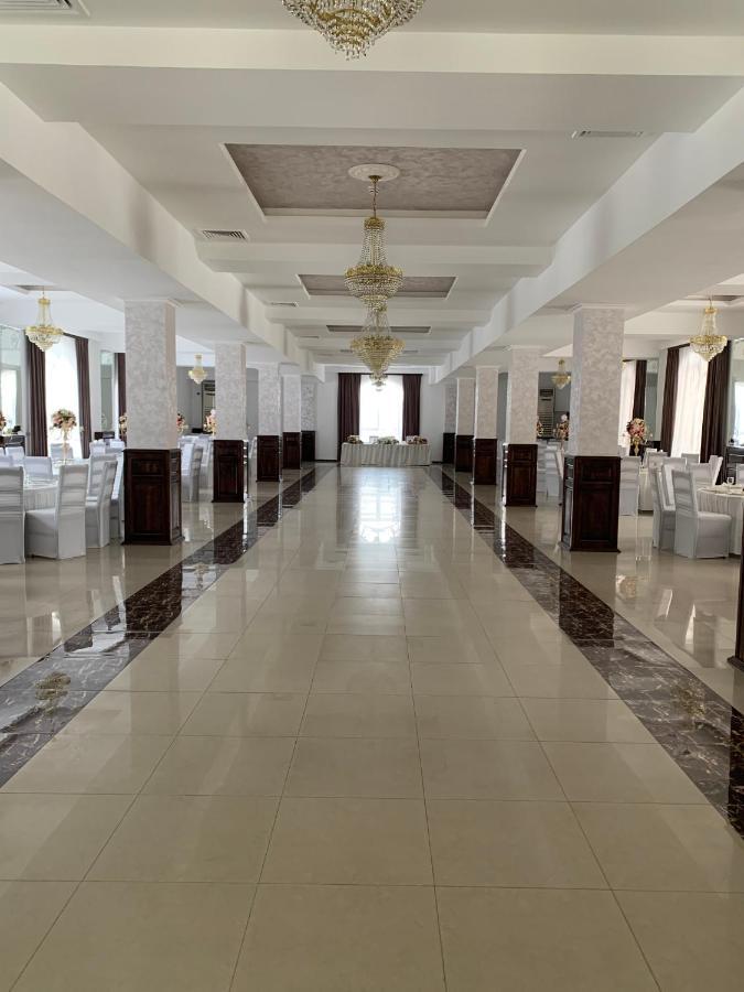 Laura Holiday Hotel Brăila Eksteriør billede