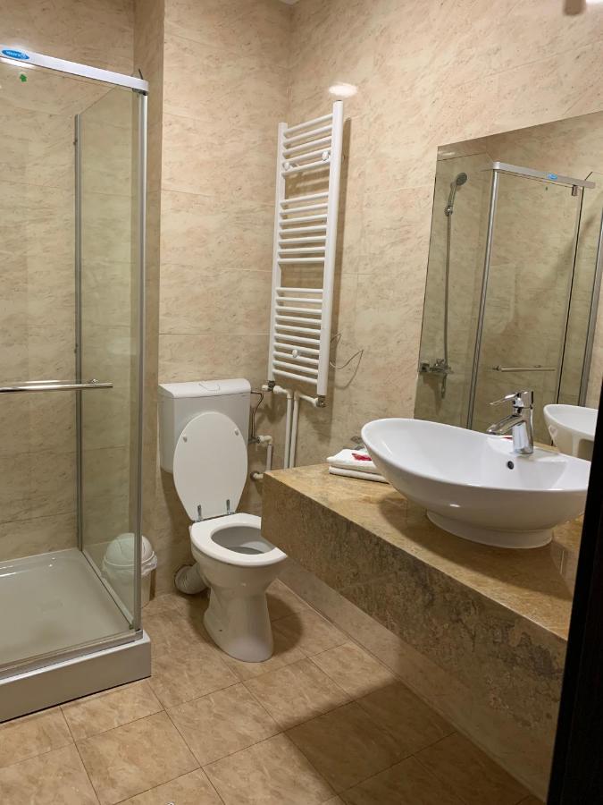 Laura Holiday Hotel Brăila Eksteriør billede