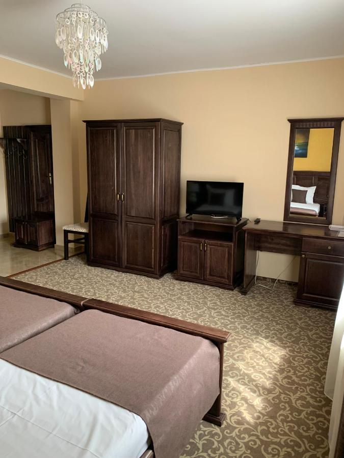 Laura Holiday Hotel Brăila Eksteriør billede