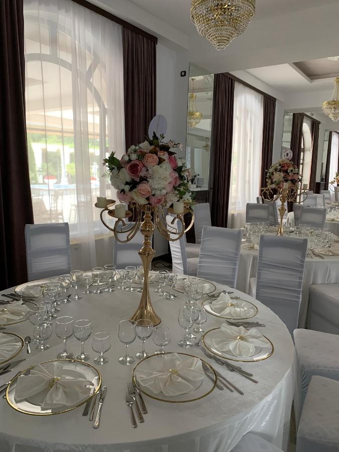 Laura Holiday Hotel Brăila Eksteriør billede