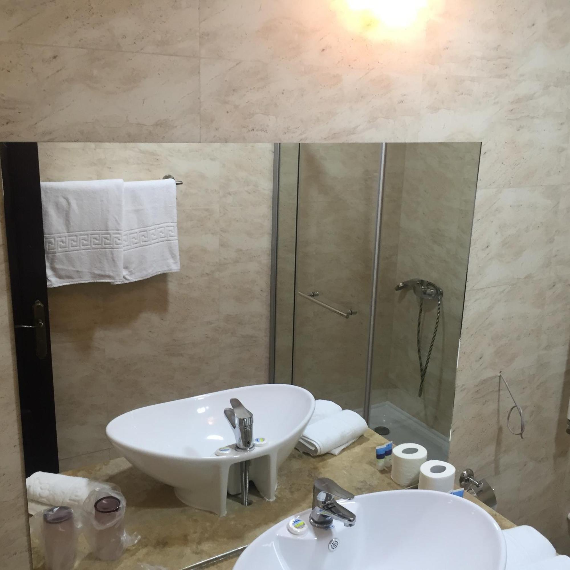 Laura Holiday Hotel Brăila Værelse billede